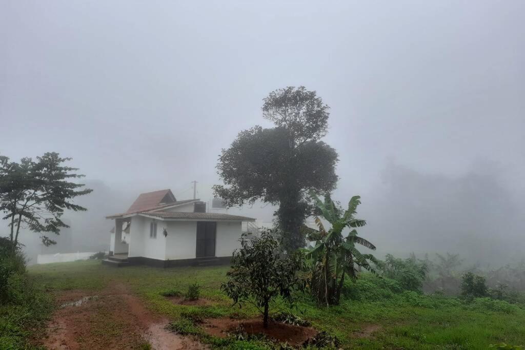Farmstay In ചില്ലുകൂടാരം At Les Domki Et Al. 瓦加蒙 外观 照片