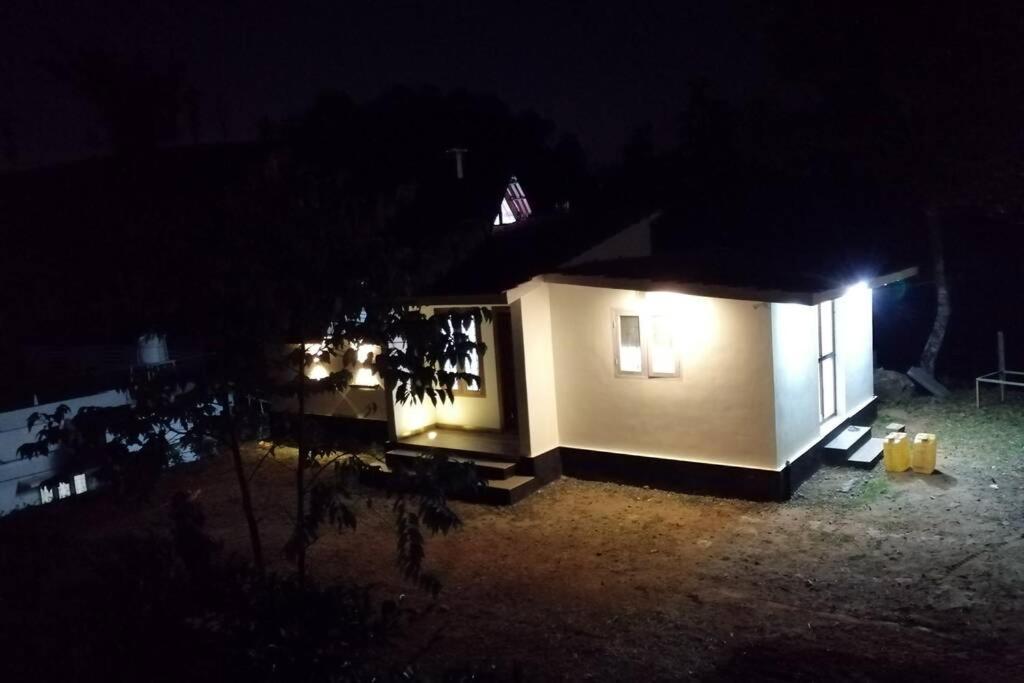 Farmstay In ചില്ലുകൂടാരം At Les Domki Et Al. 瓦加蒙 外观 照片